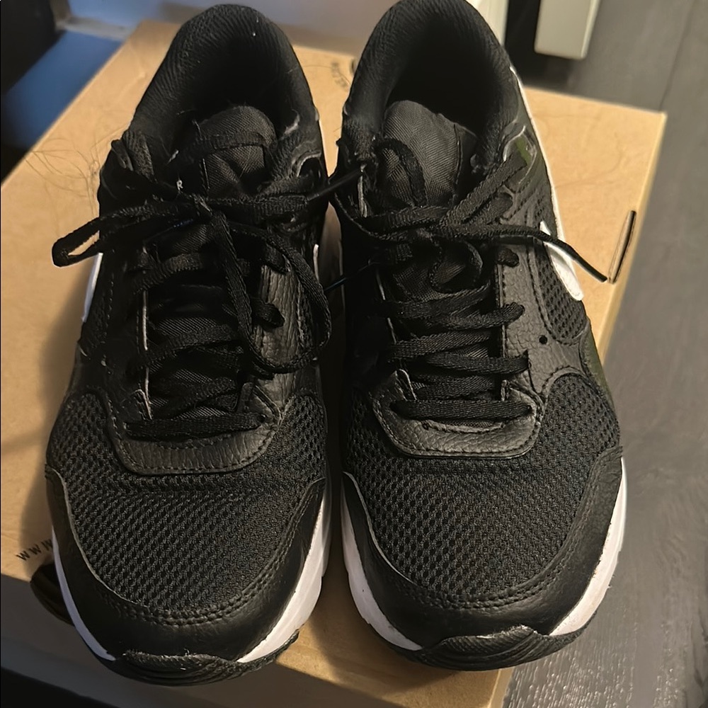 Nike Black and White Women's Sneakers